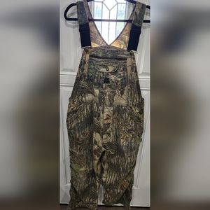 Liberty camo hunting kid's overalls (no tags) 23 waist across 25 inseam
